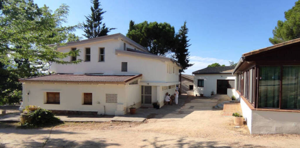 01_ashram_valdeiglesias_IMG_20210724_185154-edificios_plaza-1200x593-1-1024x506